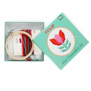 30251-jeux-de-construction-au-point-de-croix-rex-london-tulipe-blanc-beige-rouge-vert-15-5x15-5x0-1-cm