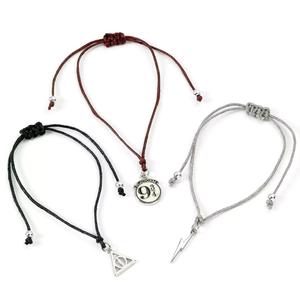 ehpfb0450-bracelet-d-amitie-enfant-the-carat-shop-harry-potter-x3-noir-rouge-gris-tu